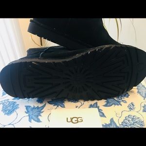 UGG unlined boot